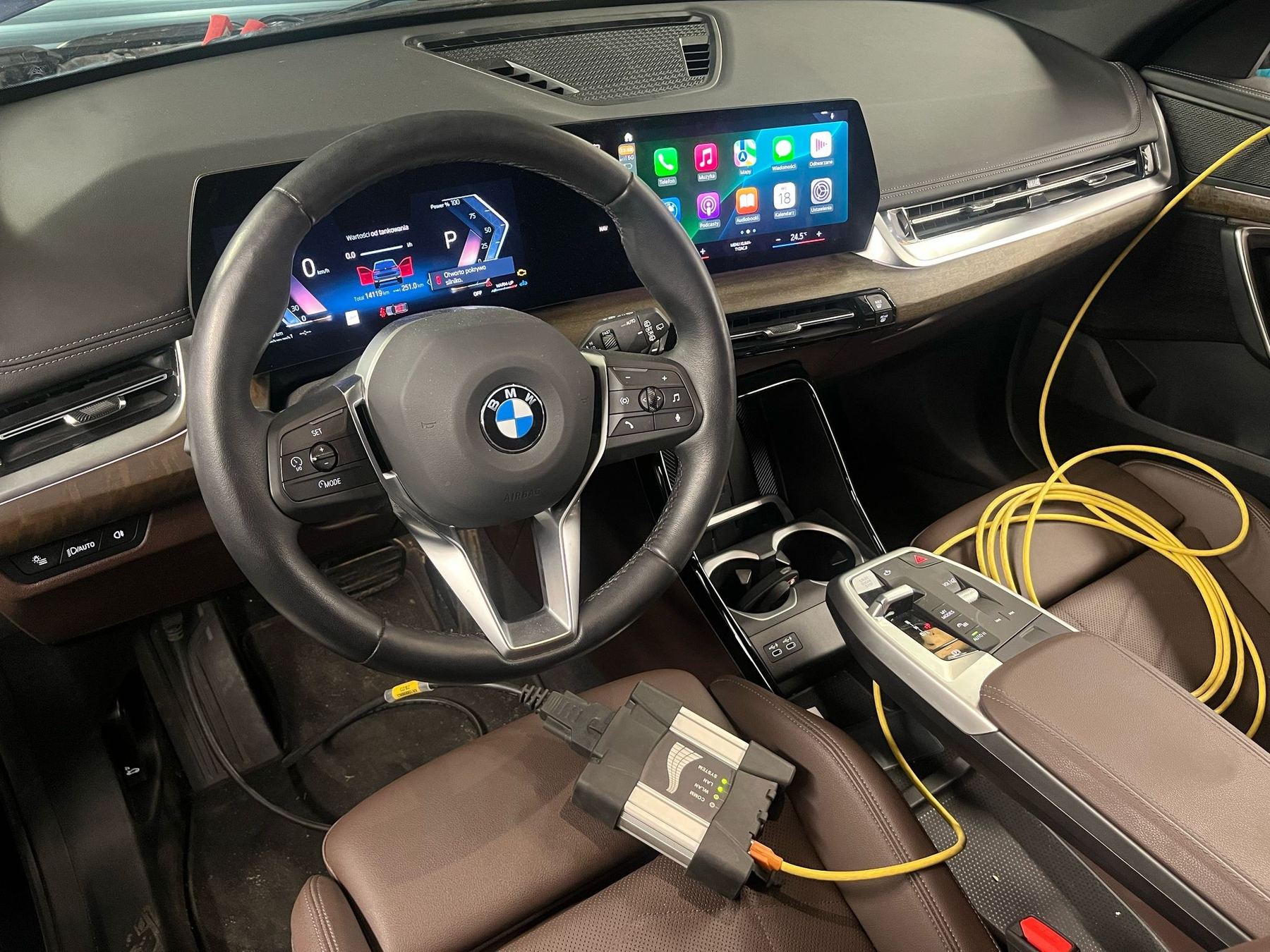 iDrive CarPlay klucze i elektronika BMW