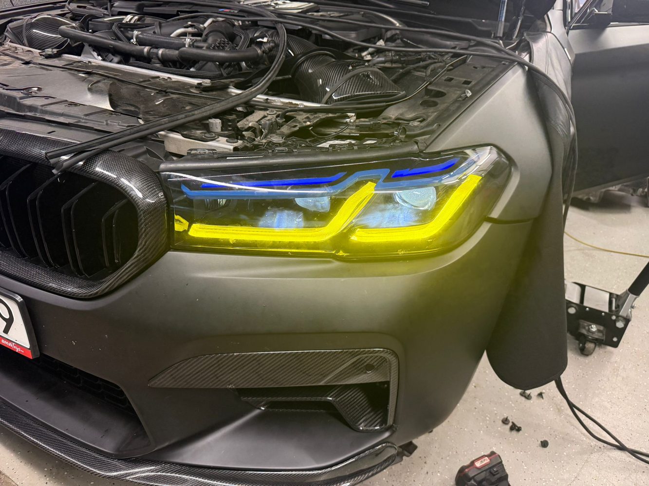 Kodowanie reflektorów i świateł BMW – co da się ustawić?